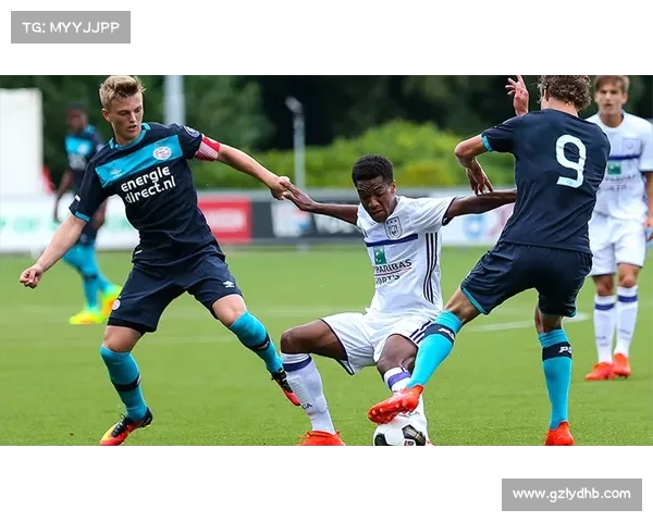 埃因青年与阿贾青年的球队特色对比分析与发展路径探索